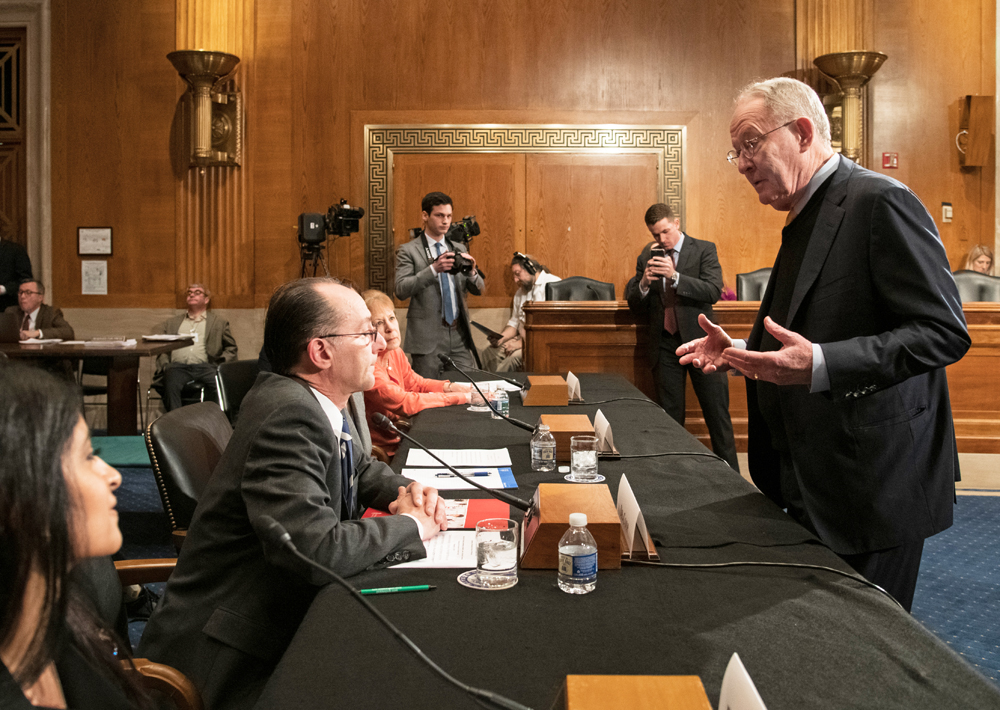 Andrew Coop, PhD, professor and associate dean for academic affairs at the University of Maryland School of Pharmacy, speaks with Sen. Lamar Alexander, R-Tenn., chairman of the U.S. Senate Committee on Health, Education, Labor, and Pensions. Courtesy of Senate Photographic Services               