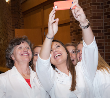 UMSON Dean Jane Kirschling and students take selfie