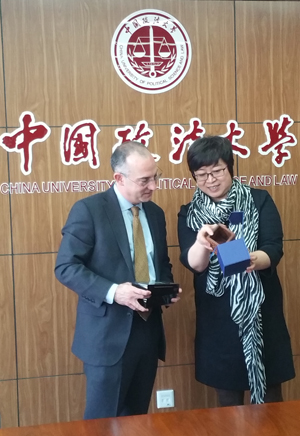 School of Law Dean Donald Tobin exchanges gifts with Professor Xu Lan, director of the Office of International Cooperation and Exchange at China University of Political Science and Law.
