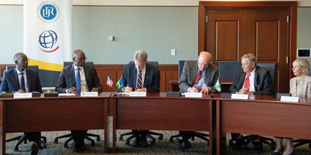 Officials from the University of Maryland, Baltimore and University of Rwanda sign a partnership agreement.
