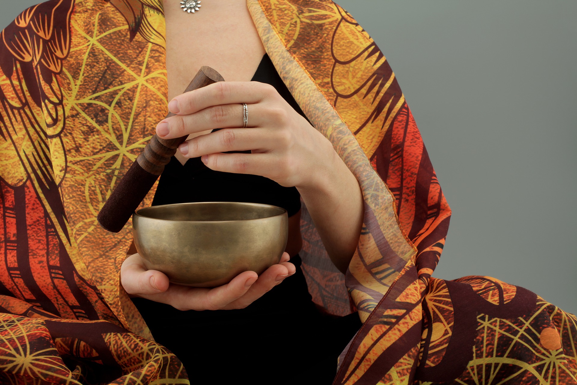 Person uses a Tibetan soundbowl