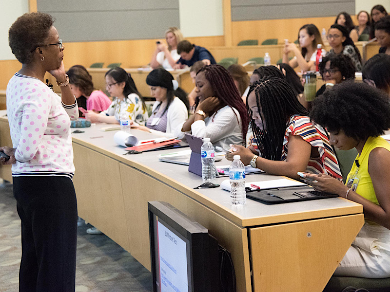 Dean Eddington greets incoming School of Pharmacy students in Pharmacy Hall