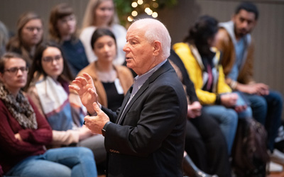 U.S. Sen. Ben Cardin, JD ’67, shares his thoughts on the impeachment trial with University of Maryland Francis King Carey School of Law students at Westminster Hall.