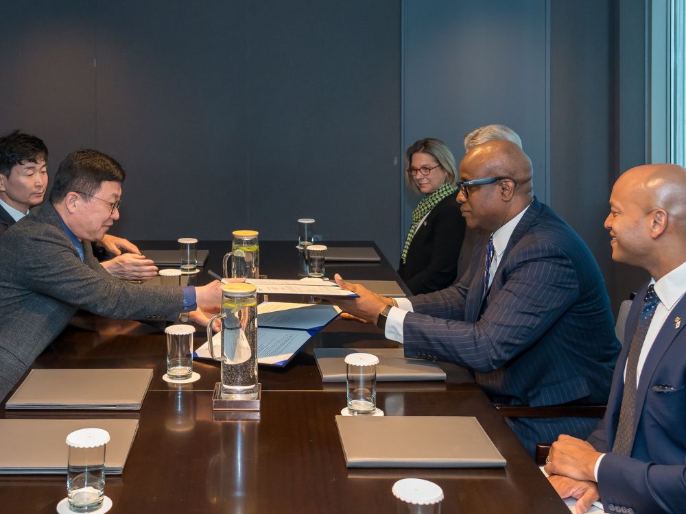 UMB Provost Roger Ward, right, signs a memorandum of understanding with Kim Chun-sung, the president of Chosun University.