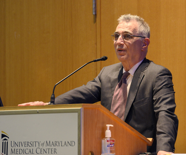 Physician-in-chief at the R Adams Cowley Shock Trauma Center, Thomas Scalea, MD, FACS, FCCM, delivers a lecture about “Supporting Failing Organs” at the University of Maryland, Baltimore (UMB) Entrepreneurs of the Year Presentation. 