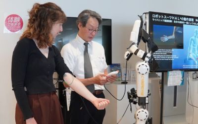 Abby Vigderman gets a demonstration of a robotic limb.
